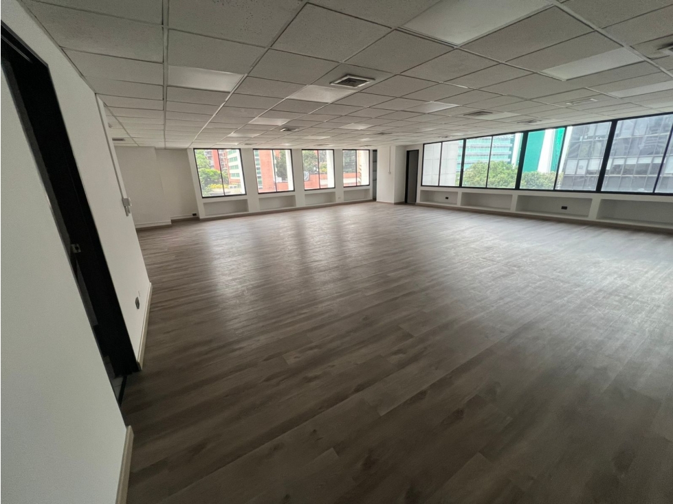 Oficina en Arriendo y Venta Milla de Oro Medellín — foto 2