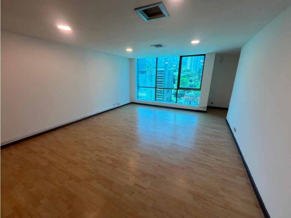 Oficina en Arriendo Los Balsos Medellín — foto 2