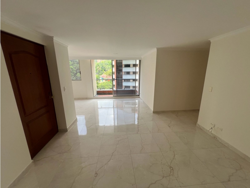 Apartamento en Arriendo Los Balsos Medellín — foto 2