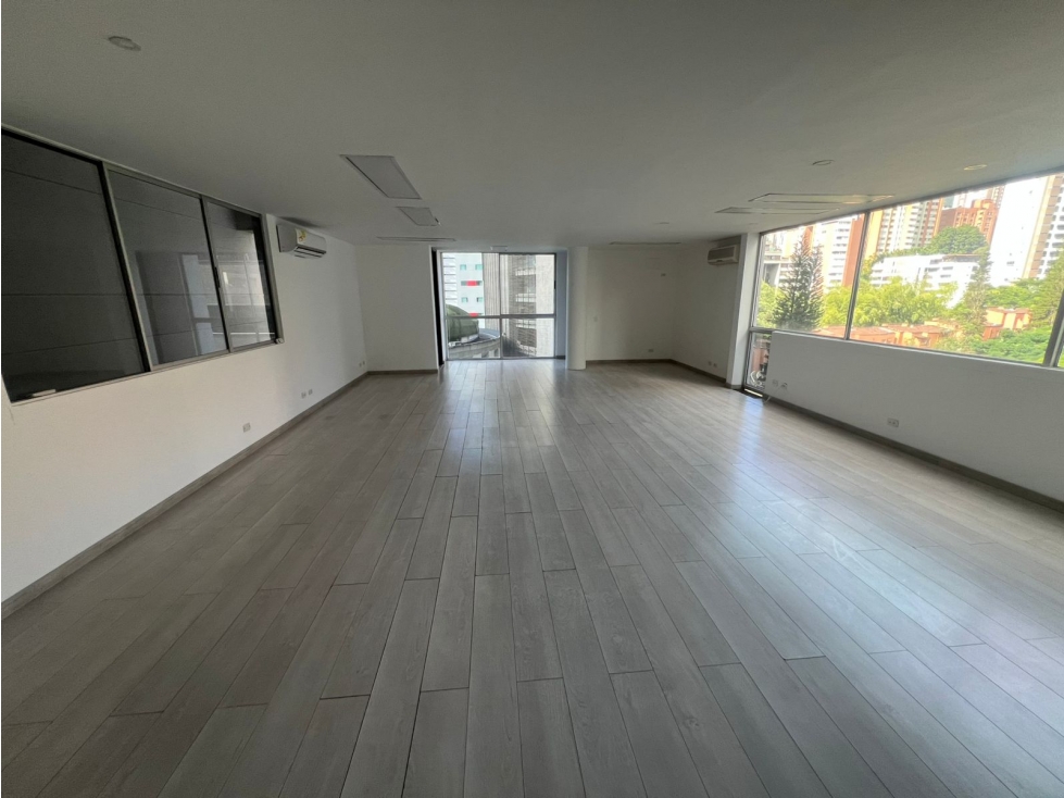 Oficina En Arriendo Sector Milla de Oro Medellín - 1