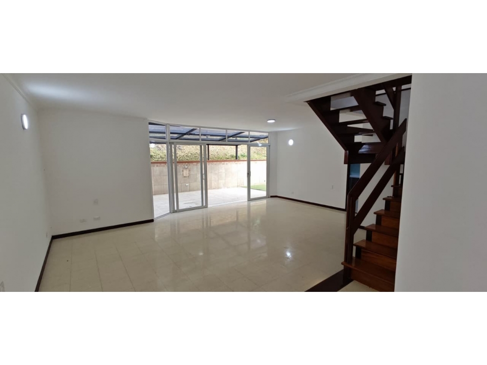 Casa En Venta En El Sector Altos Del Poblado