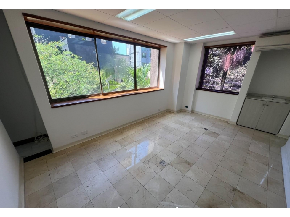 Oficina En Venta Y Arriendo Sector Conquistadores - 1