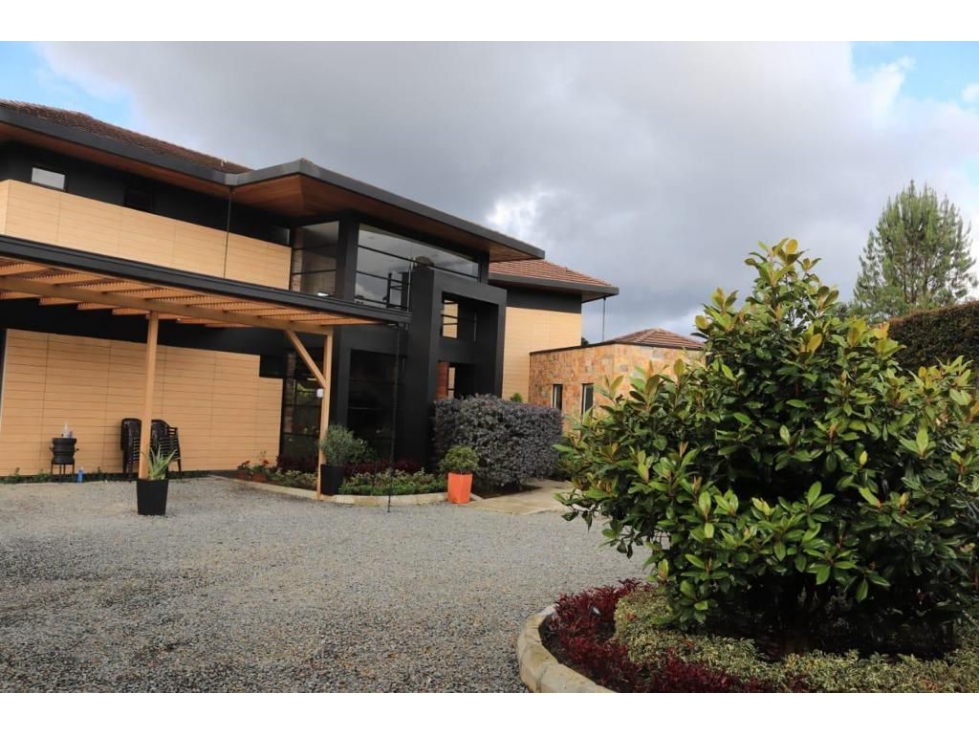 Casa en Arriendo Loma del Escobero Envigado — foto 2