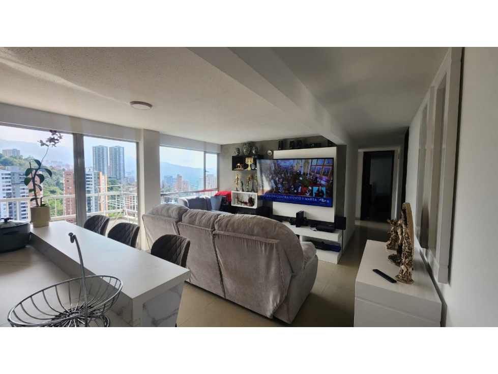 Apartamento en Arriendo Loma de San Julian Medellín — foto 2
