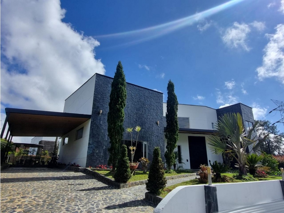 Casa en Arriendo y Venta Loma del Escobero Envigado