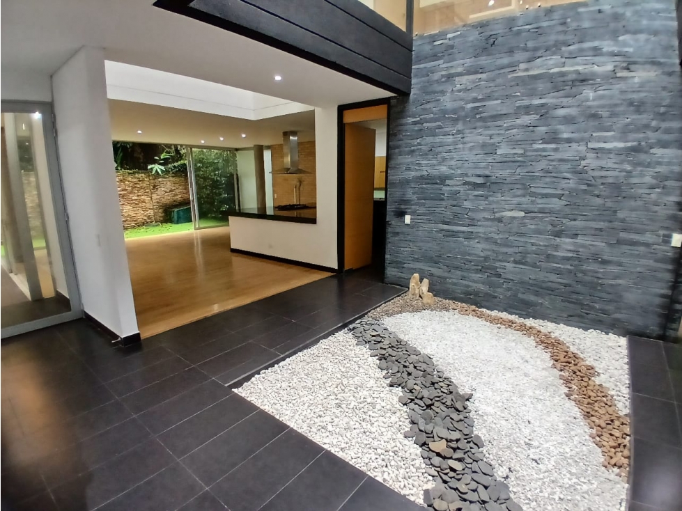 Casa en Arriendo Loma del Escobero Envigado — foto 2