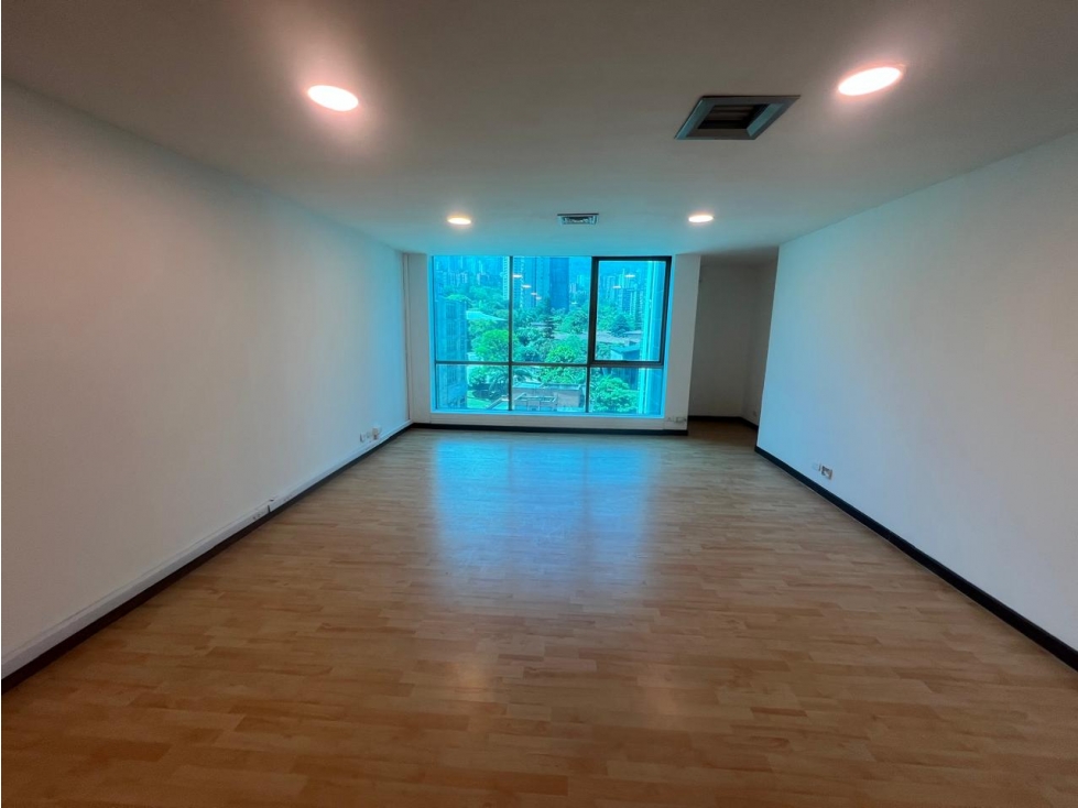 Oficina en Arriendo Los Balsos Medellín — foto 3