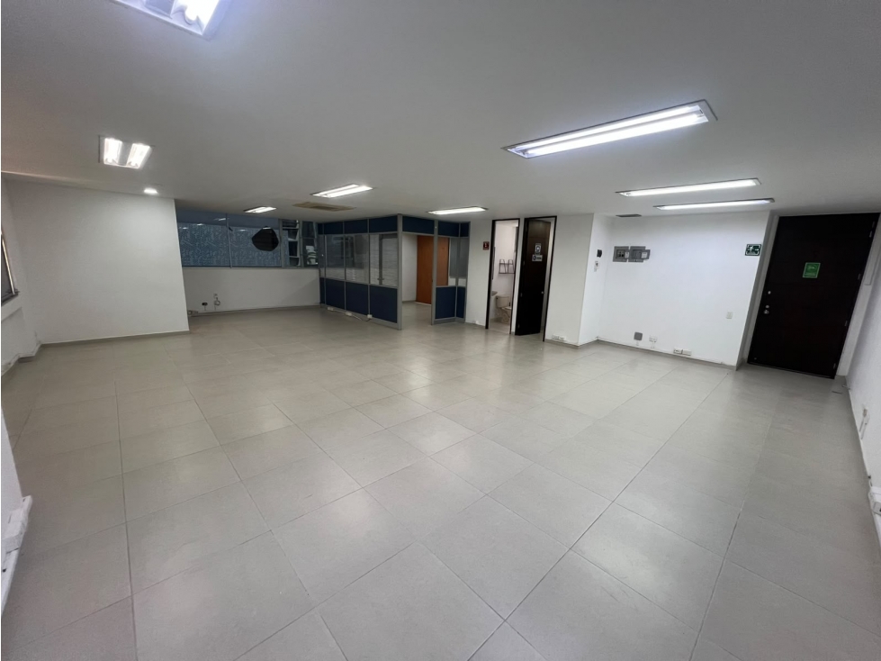 Oficina en Arriendo Los Balsos Medellín — foto 2