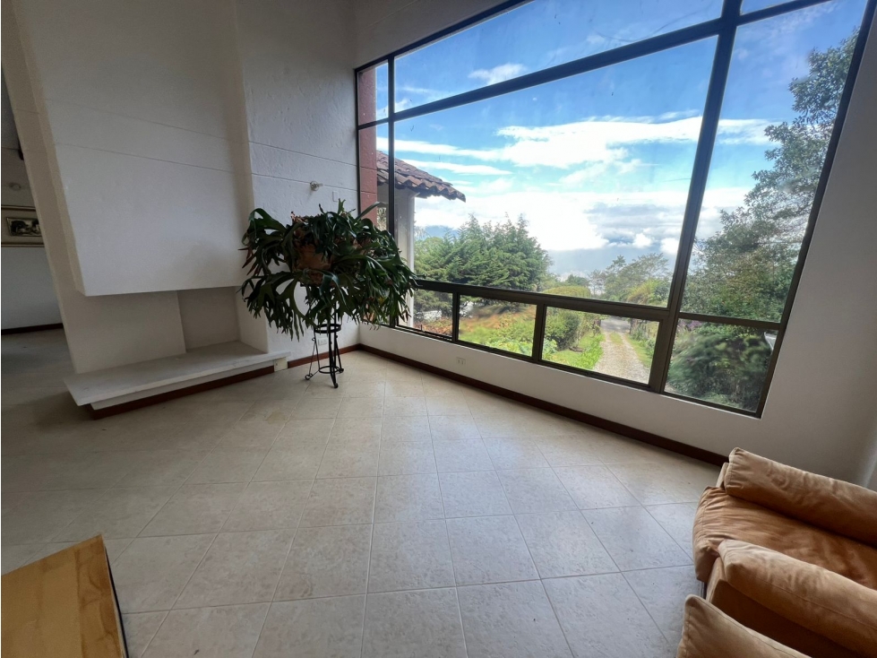 Hermosa Casa En Venta y Arriendo Sector Lomas de Las Brujas — foto 2