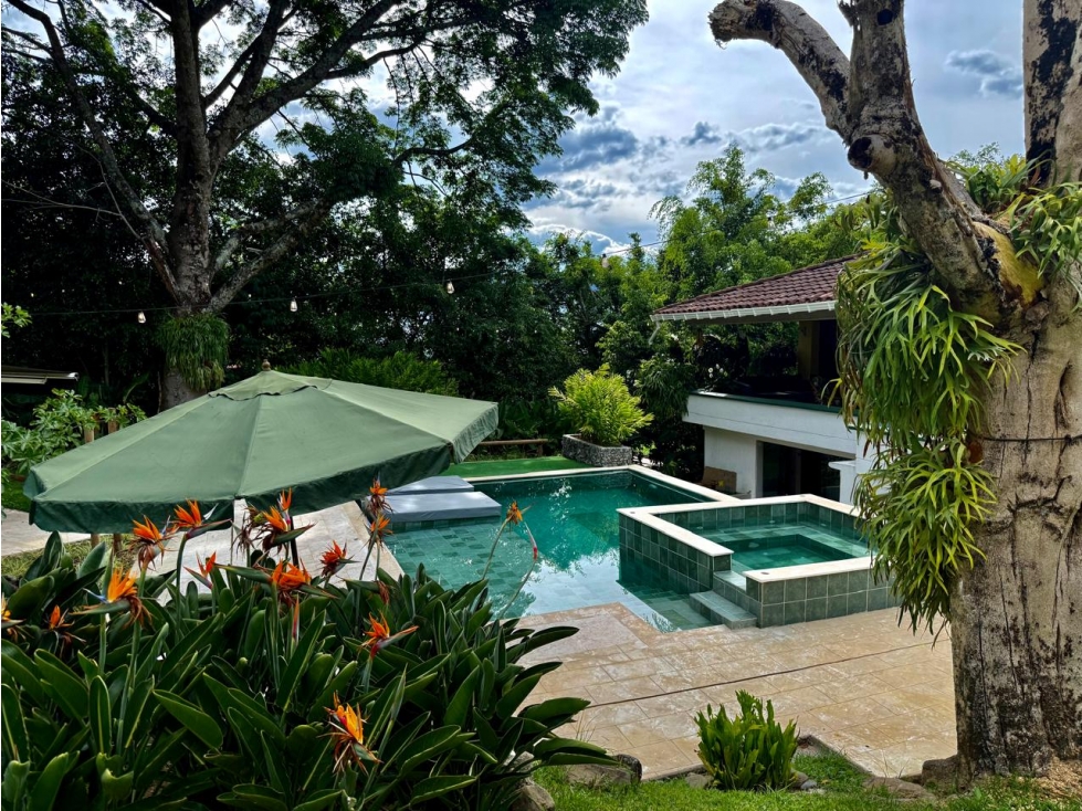 Hermosa Casa En Arriendo Sector Loma Del Escobero — foto 2