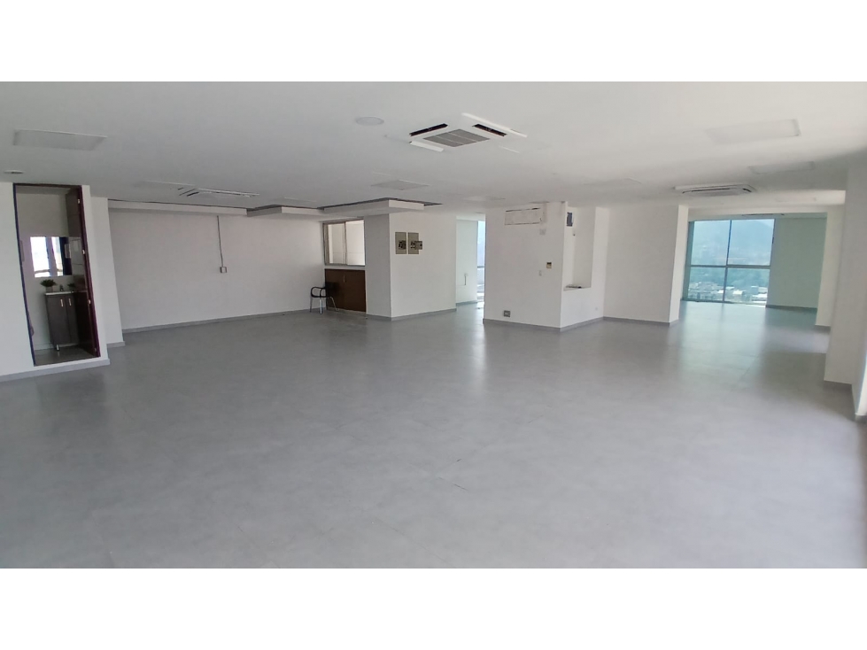 Oficina en Arriendo Los Balsos Medellín — foto 2