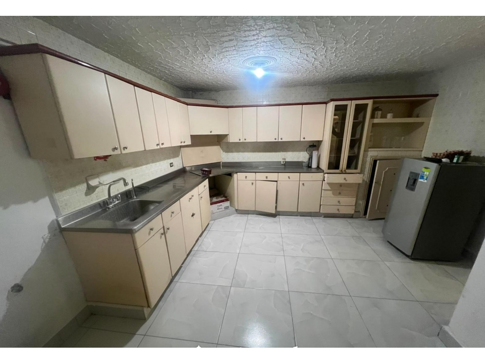 Hermosa Casa en Arriendo Sector Estadio Medellín — foto 3