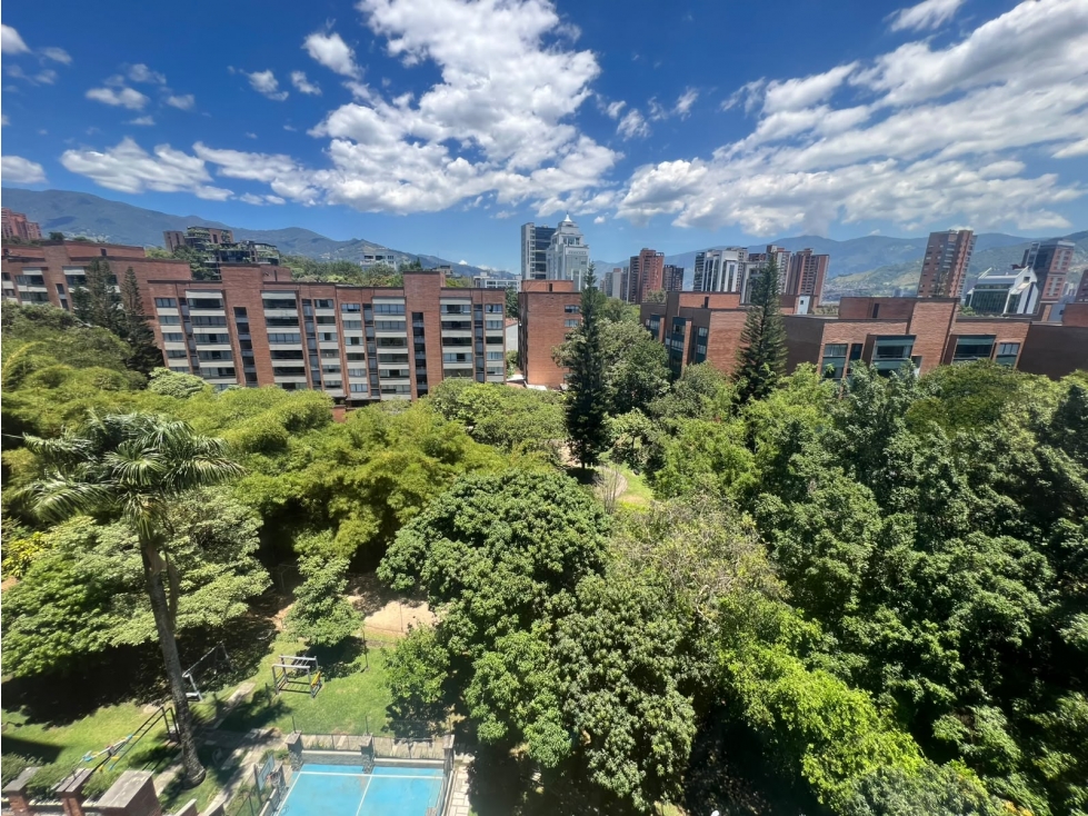 Apartamento en arriendo en el sector de Los Balsos — foto 2