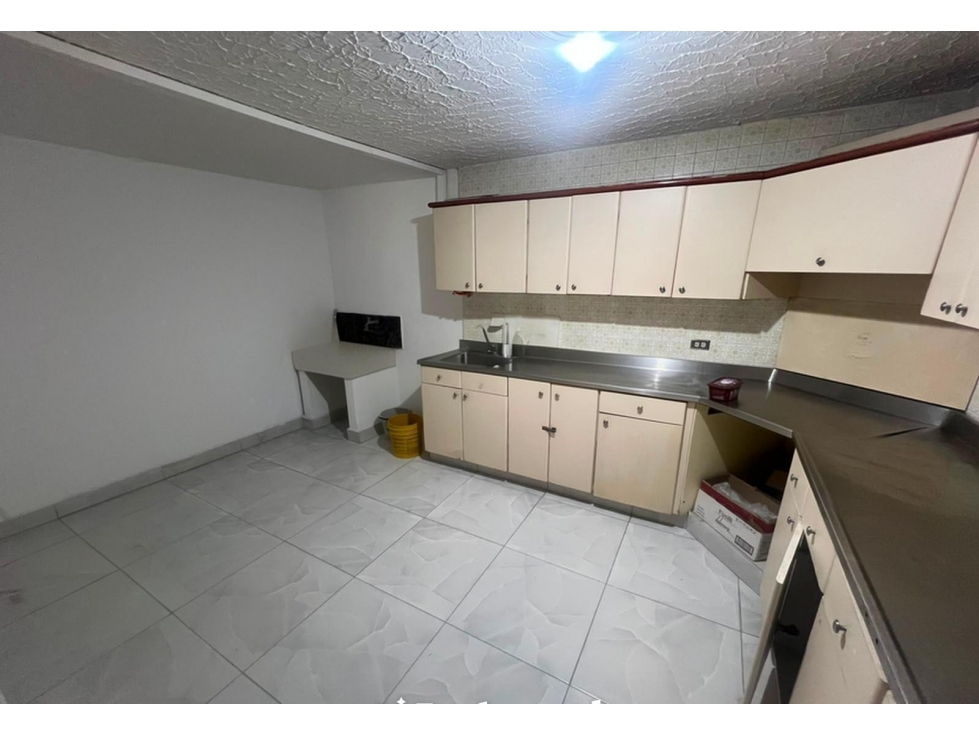 Hermosa Casa en Arriendo Sector Estadio Medellín — foto 4