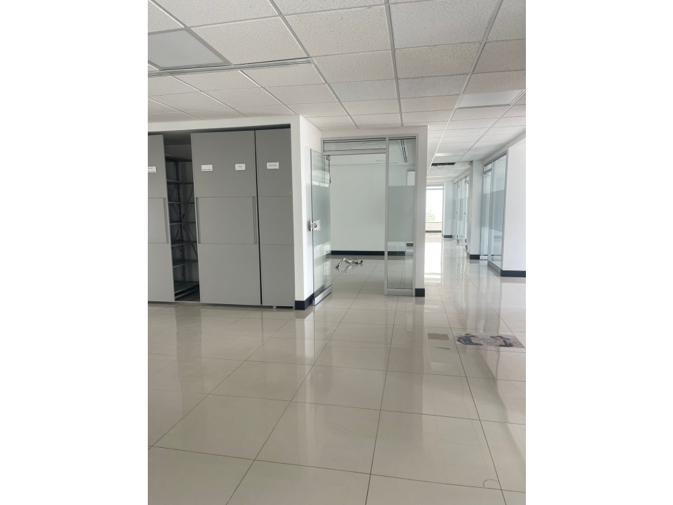 Oficina en Arriendo Milla de Oro Medellín - 3