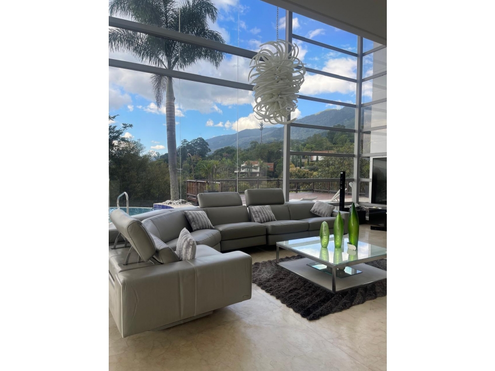 Casa en Arriendo y Venta en el Sector de La Loma del Escobero
