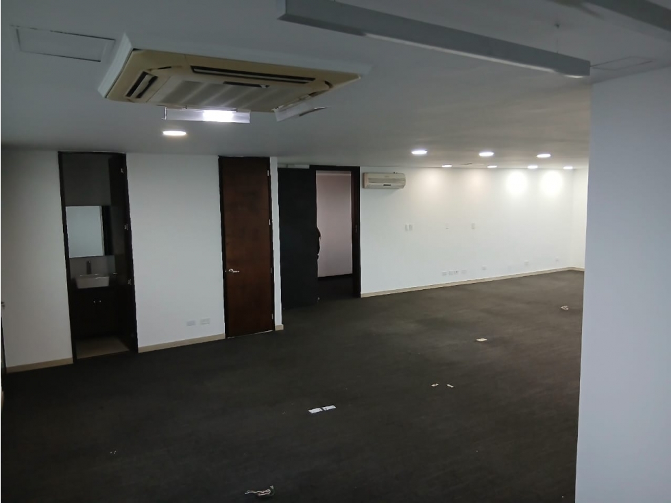 Oficina en Arriendo Los Balsos Medellín — foto 3