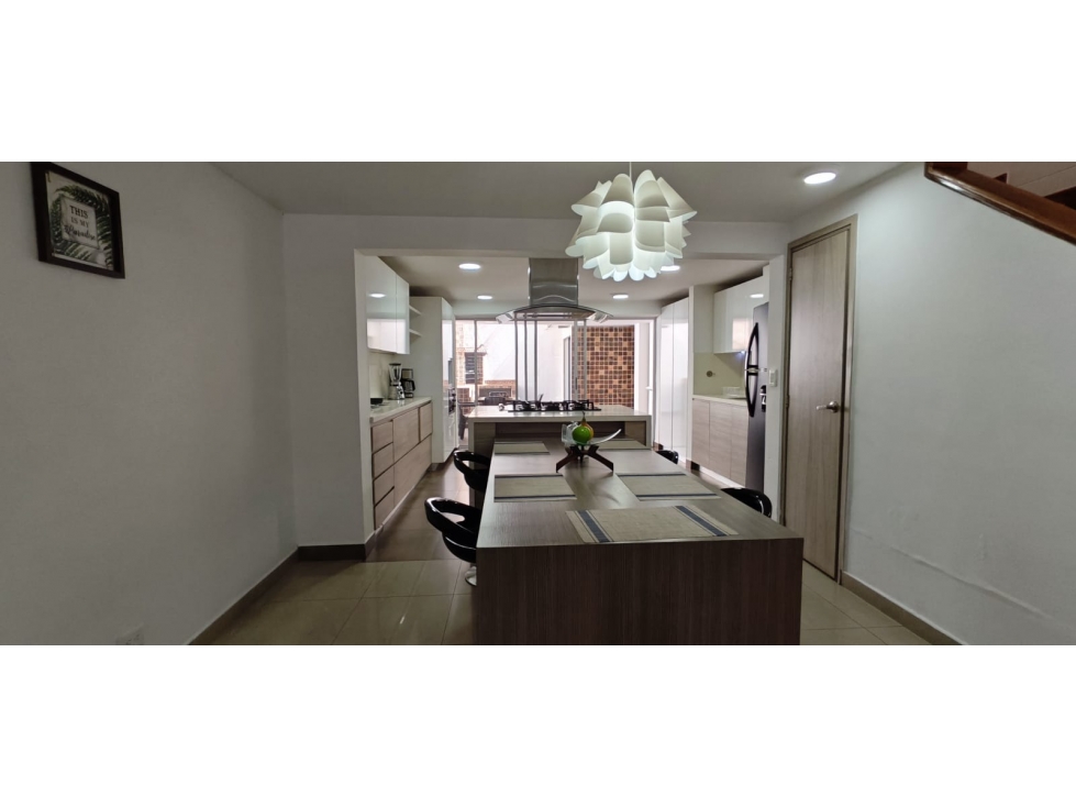 Casa en Arriendo La Visitación Medellín — foto 2