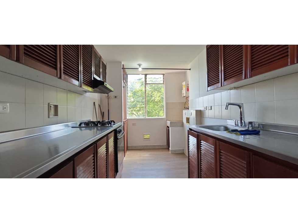 Apartamento en Arriendo Loma de San Julian Medellin — foto 3
