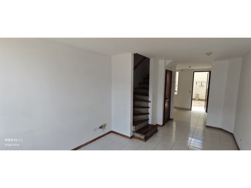 Casa en Arriendo y Venta sector Loma del Indio Medellín — foto 3