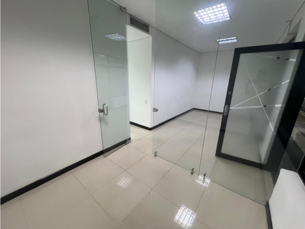 Oficina en Arriendo Milla de Oro Medellin — foto 3