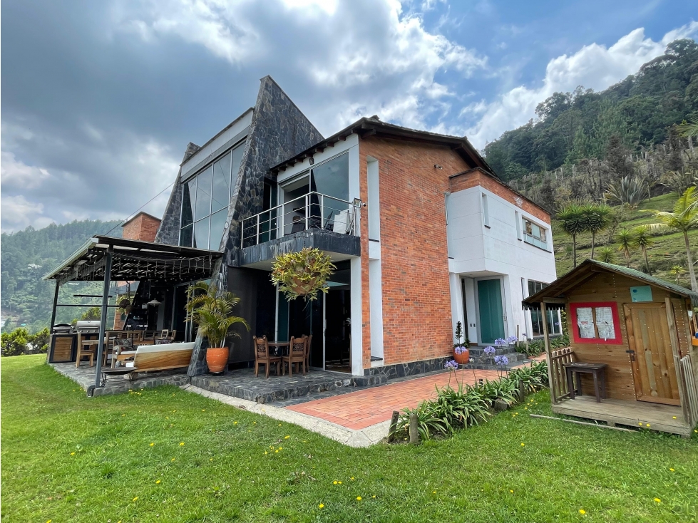Casa en Arriendo y Venta Las Palmas Medellín