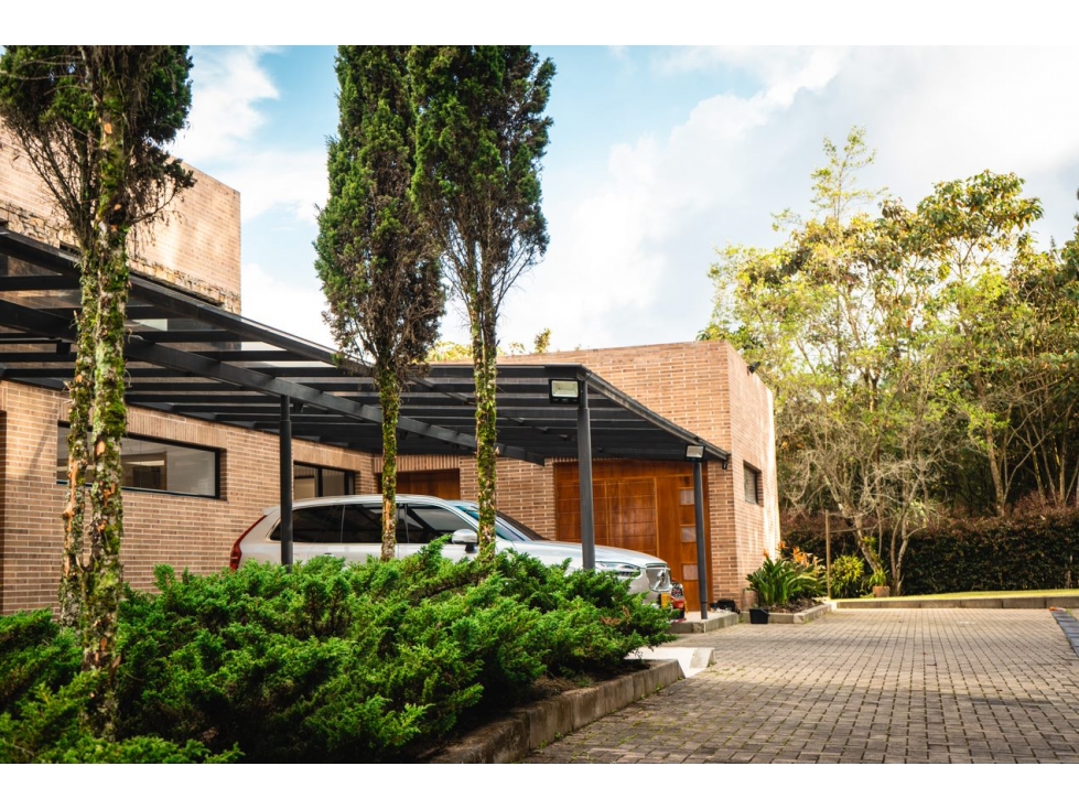 Hermosa casa en el sector del Alto de las Palmas