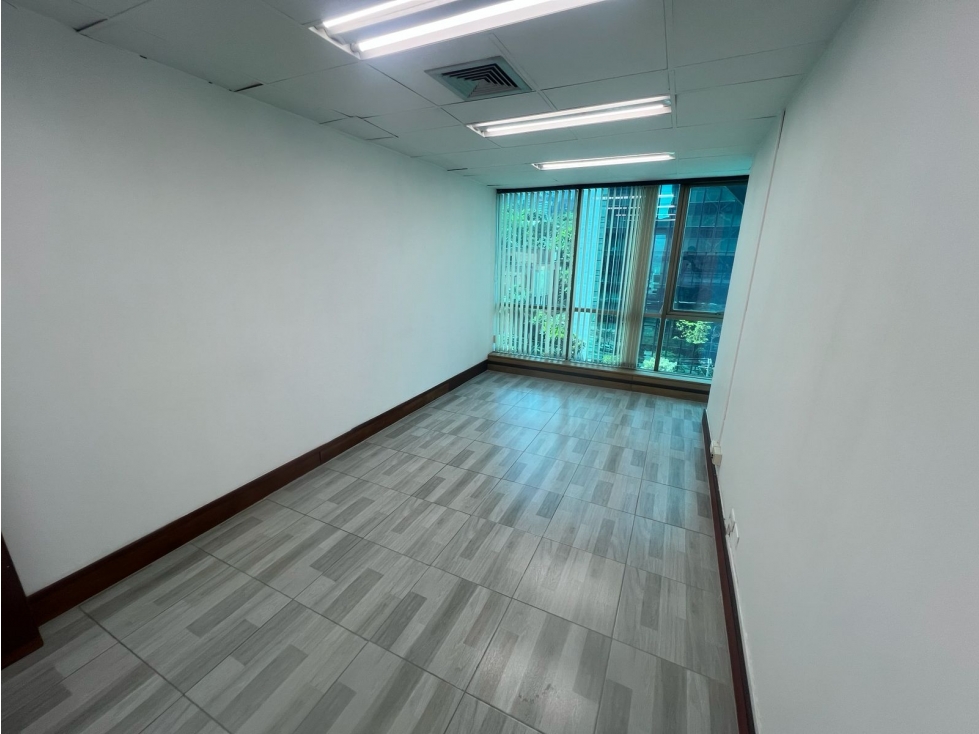 Oficina en Arriendo Los Balsos Medellín — foto 4