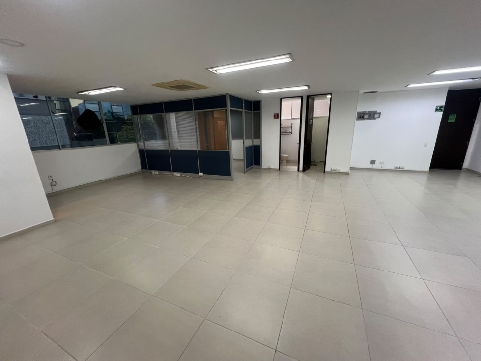 Oficina en Arriendo Los Balsos Medellín — foto 4
