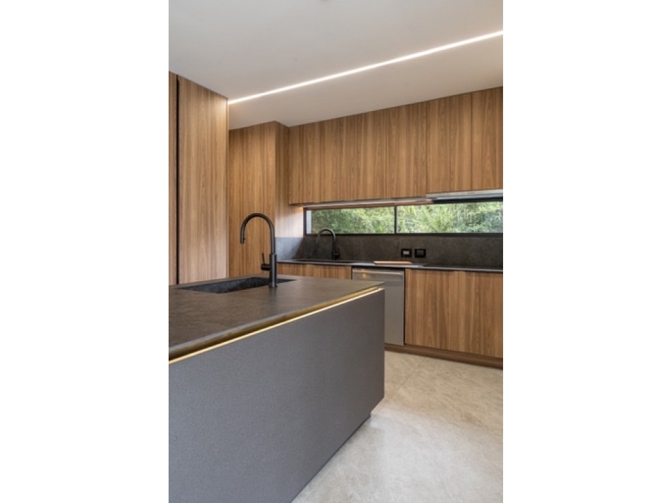 Espectacular Casa Amoblada para la venta y Arriendo en Los Balsos — foto 4
