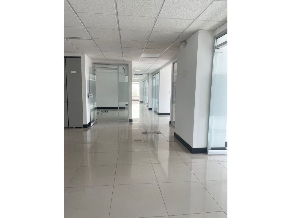 Oficina en Arriendo Milla de Oro Medellín - 1