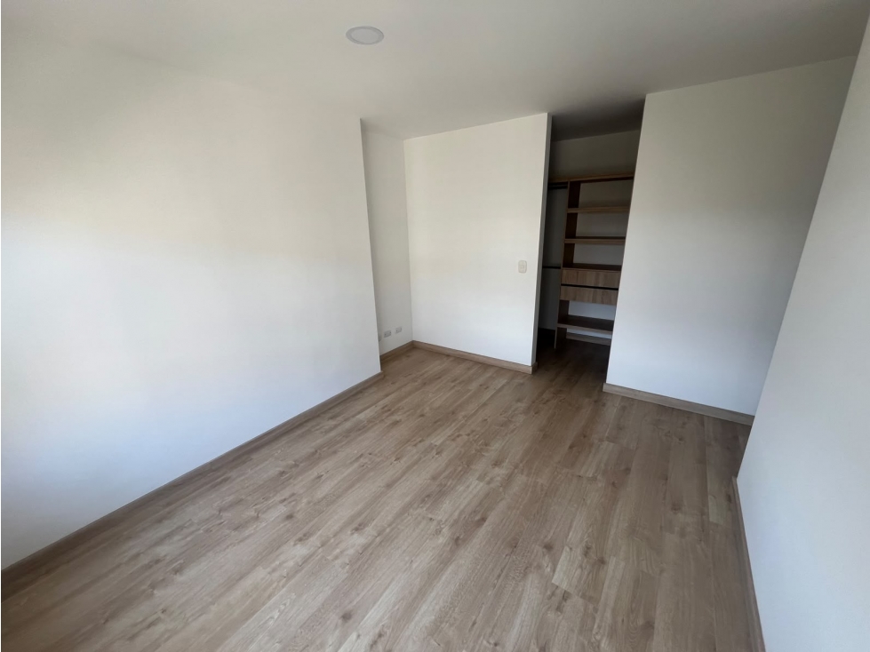 Apartamento En Arriendo Sector Loma De San José — foto 3