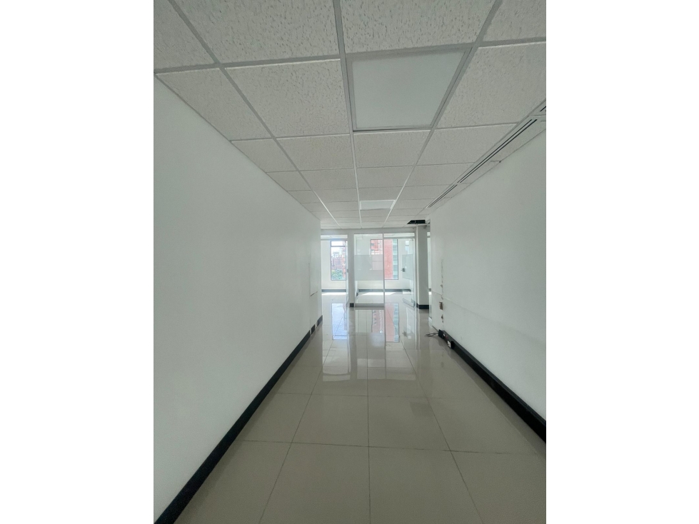 Oficina en Arriendo Milla de Oro Medellín - 4