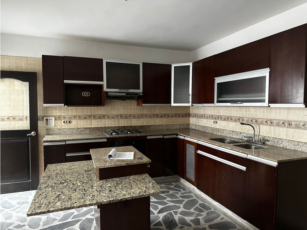 Casa Independiente en Arriendo y Venta en el Sector de Simón Bolívar — foto 2
