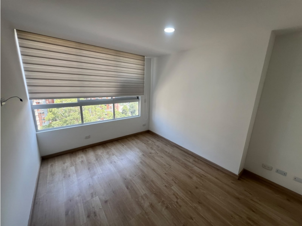 Apartamento En Arriendo Sector Loma De San José — foto 4