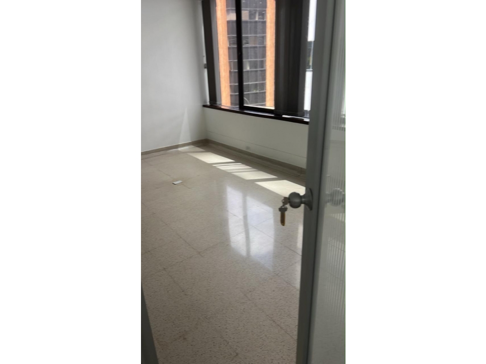 Oficina En Arriendo Sector El Milla De Oro - 3