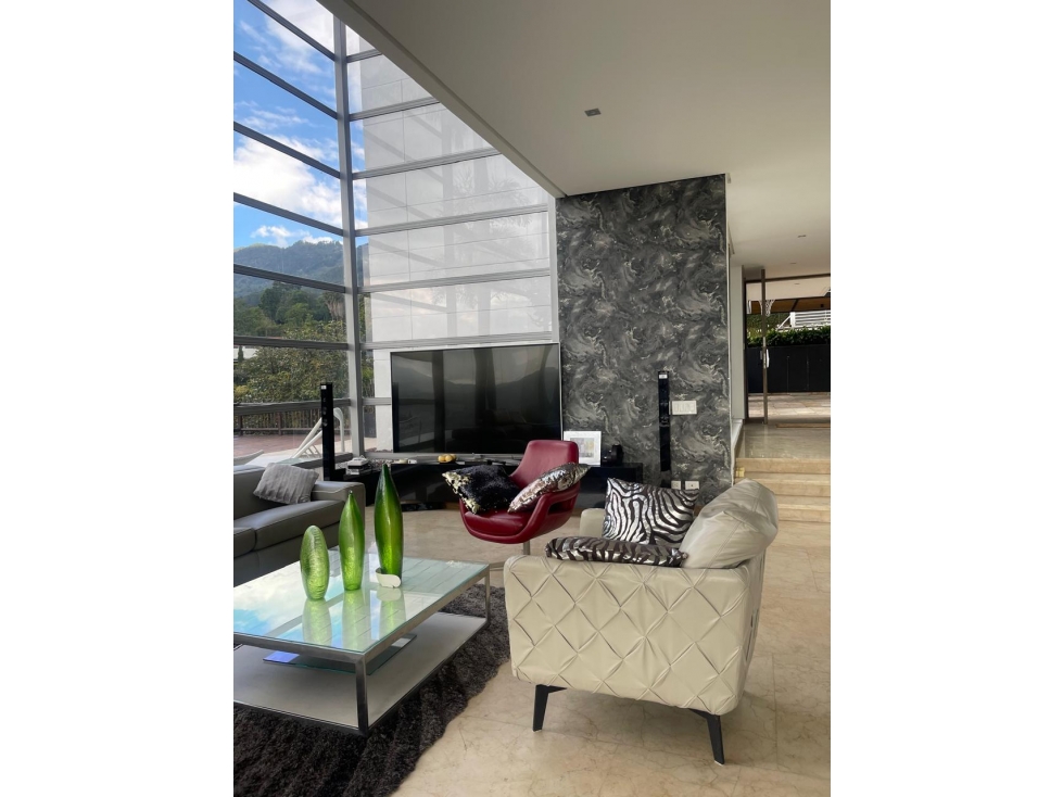 Casa en Arriendo y Venta en el Sector de La Loma del Escobero — foto 2