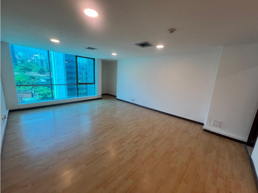 Oficina en Arriendo Los Balsos Medellín