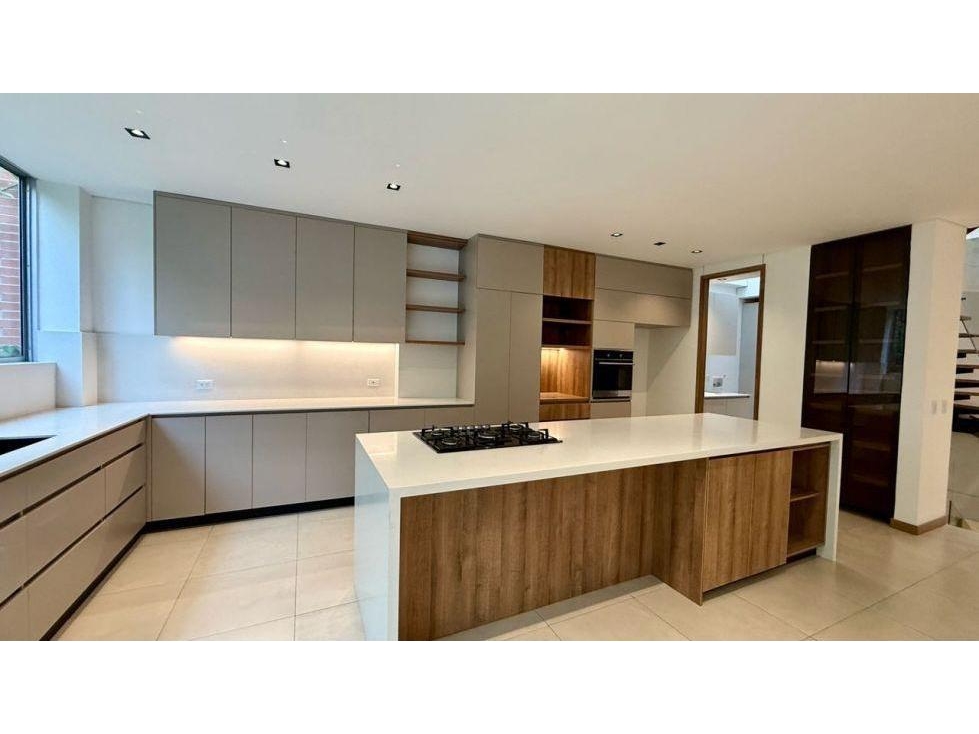 Casa en Arriendo o Venta Loma del Esmeraldal Envigado — foto 2