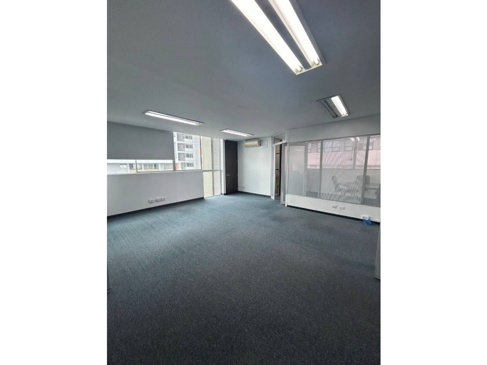 OFICINA EN ARRIENDO EN LA MILLA DE ORO MEDELLÍN
