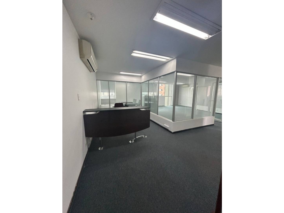 OFICINA EN ARRIENDO EN LA MILLA DE ORO MEDELLÍN — foto 2