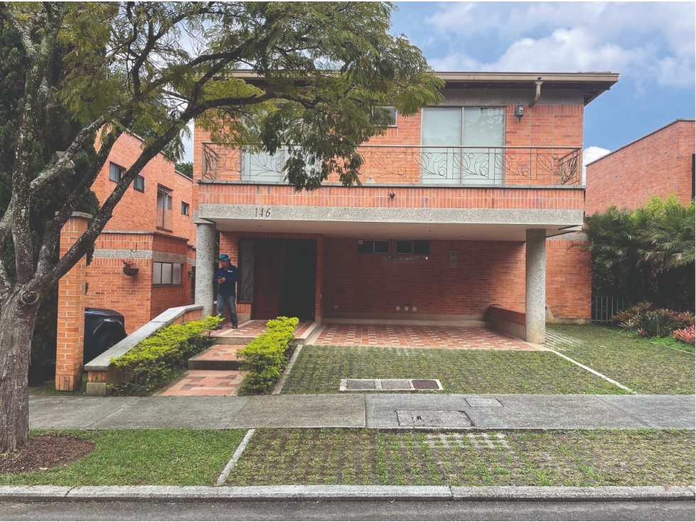 CASA EN VENTA EN LA LOMA DE LOS BENEDICTINOS
