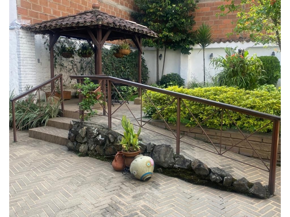 CASA EN VENTA EN LAURELES