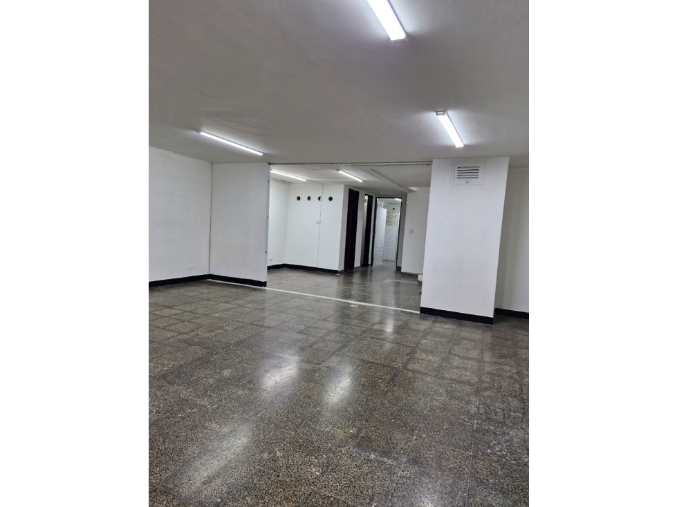 EDIFICIO EN VENTA EN LA CANDELARIA - MEDELLIN
