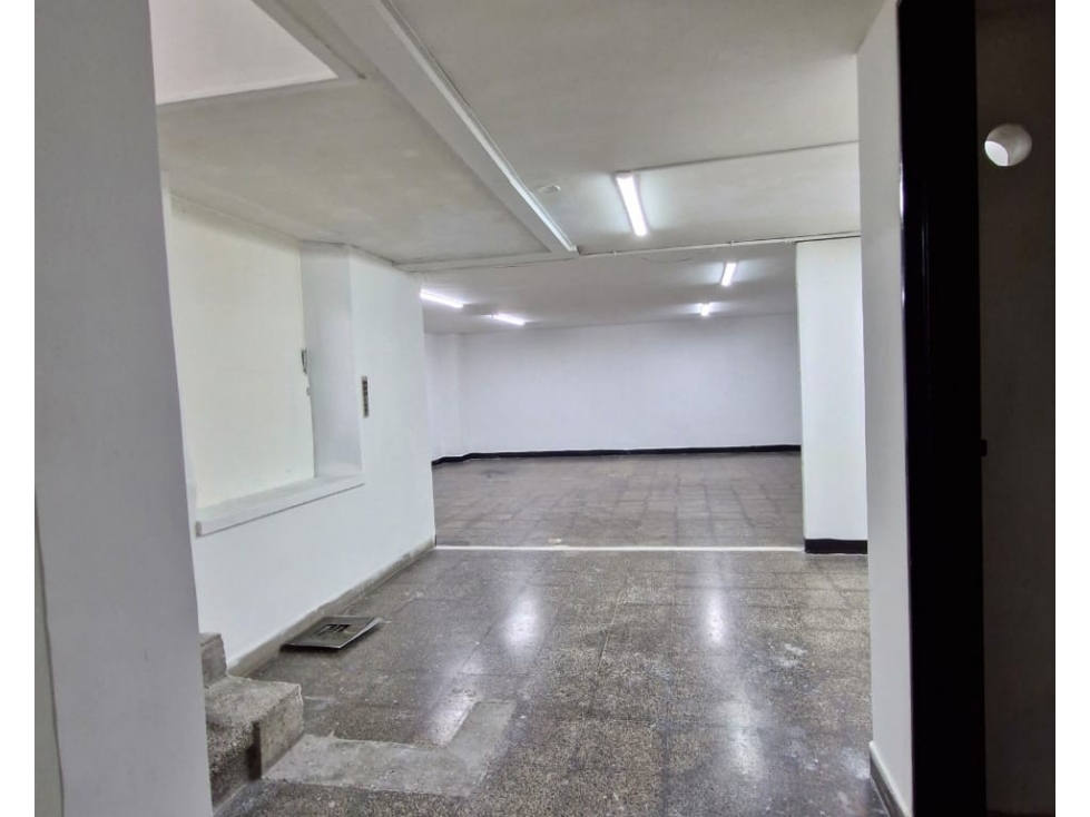 EDIFICIO EN VENTA EN LA CANDELARIA - MEDELLIN