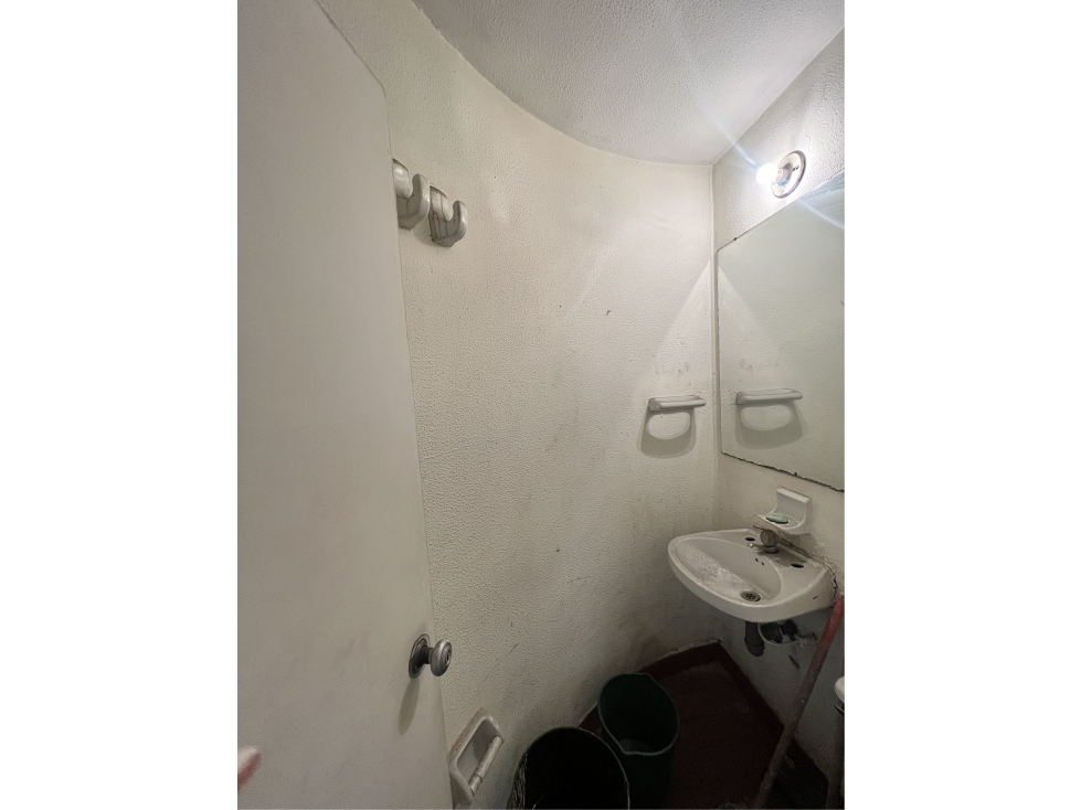 LOCAL CENTRO CASA PRESIDENCIAL EN VENTA BOGOTA — foto 2