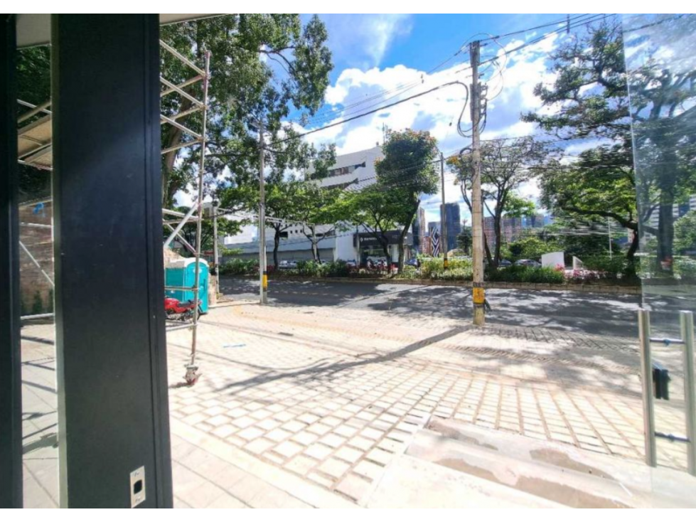 VENTA DE LOCAL EN EL POBLADO — foto 2