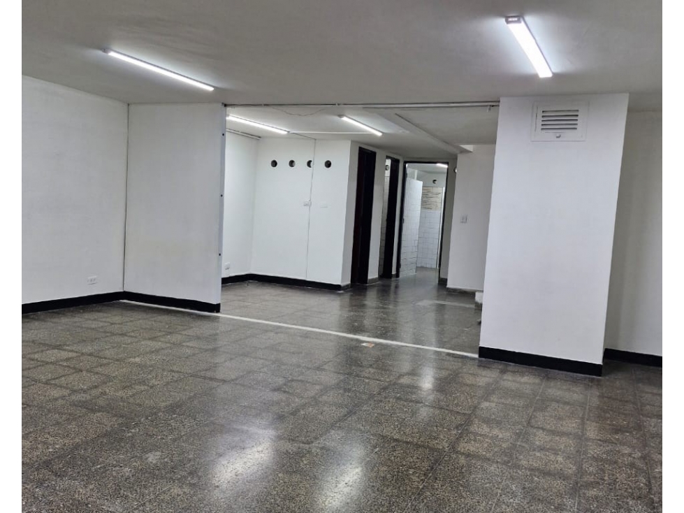 EDIFICIO EN VENTA EN LA CANDELARIA - MEDELLIN — foto 2
