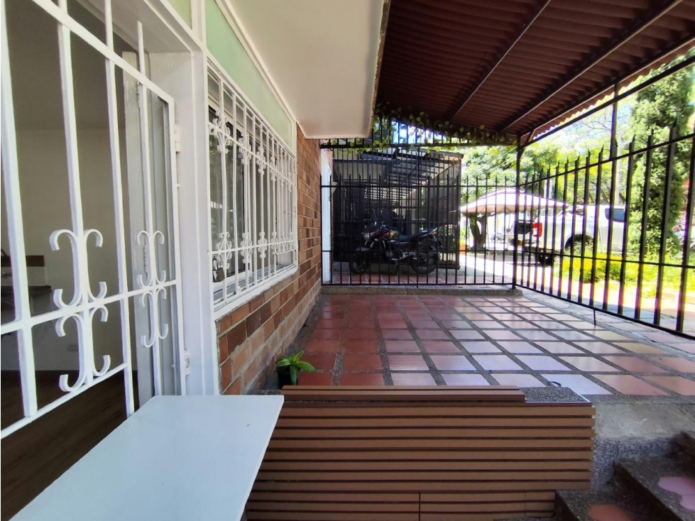 LOCAL EN CONQUISTADORES EN ARRIENDO