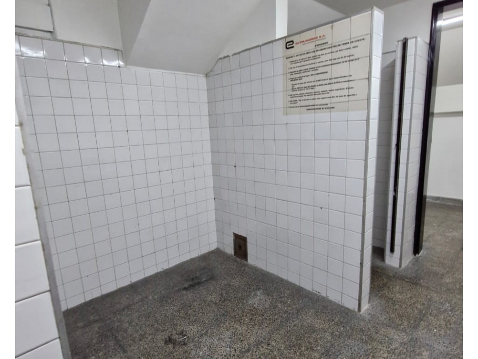 EDIFICIO EN VENTA EN LA CANDELARIA - MEDELLIN — foto 3